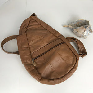 🌴 Tan vegan leather travel bag